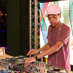 Calvin Fallo - Nna Nka Mofa. afro house musica, afro beat, datafilehost house music, mzansi house music downloads, south african deep house, latest south african house, funky house, new house music 2018