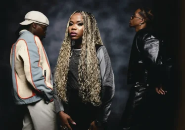 Nomfundo Moh - Ndizamshini (feat. Blaq Diamond)