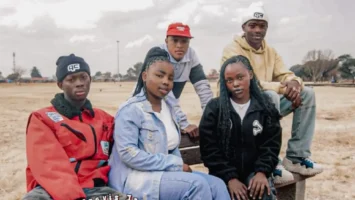 Travis Jr , Calvin Shaw & Toxiq - Isbhanxa (feat. Nomcebo Vocals & Happiness Priddy)