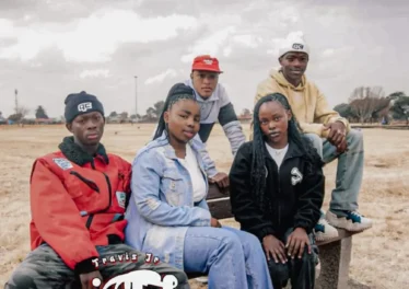 Travis Jr , Calvin Shaw & Toxiq - Isbhanxa (feat. Nomcebo Vocals & Happiness Priddy)