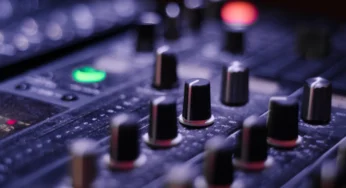 How to Mix Amapiano Tracks Seamlessly (Advanced DJ Techniques)