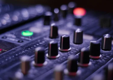 How to Mix Amapiano Tracks Seamlessly (Advanced DJ Techniques)